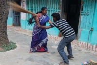 স্বামী পেটানোয় বিশ্বে উপরের সারিতে ভারতীয় নারীরা