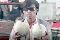হাতে ডাব নিয়ে নতুন বিজ্ঞাপনে হিরো আলম হাতে ডাব নিয়ে নতুন বিজ্ঞাপনে হিরো আলম