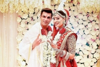 বিপাশাকে নিয়ে মুশকিলে কর্ণ বিপাশাকে নিয়ে মুশকিলে কর্ণ
