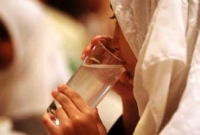 সুস্থ থাকতে নিয়মিত পানি পান করুণ