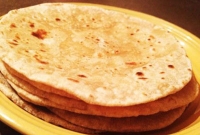 বাবার পছন্দের রুটি বানাতে না পারায় মেয়েকে খুন! বাবার পছন্দের রুটি বানাতে না পারায় মেয়েকে খুন!