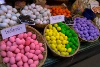 লাল নীল সবুজ থেকে চকোলেট, মুরগি কত রঙের ডিম দেয় জানেন?