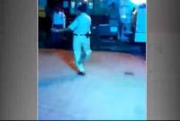 ওয়েস্টার্ন মিউজিকের তালে সে কী নাচ পুলিশের, ভাইরাল