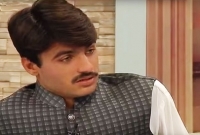 টেলিভিশন সাক্ষাৎকারে এসে বিস্ফোরক মন্তব্য করলেন সেই চাওয়ালা!