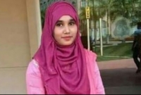 বাবা খাইয়ে দিলেন নার্গিসকে