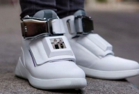 এবার বাজারে এলো ওয়াই-ফাই হটস্পট এবং ডিসপ্লে সুবিধার জুতা!