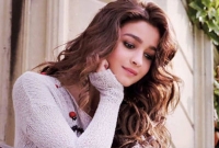 হিংসুটে বাবার মেয়ে আলিয়া, দাবি তার হিংসুটে বাবার মেয়ে আলিয়া, দাবি তার