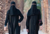 পুরুষের অনুমতি ছাড়া অচল সৌদি মহিলারা!‌