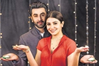 কোহলি নয় রণবীরের সাথেই অনুষ্কার দিওয়ালি সারপ্রাইজ কোহলি নয় রণবীরের সাথেই অনুষ্কার দিওয়ালি সারপ্রাইজ