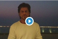 সেনার উদ্দেশে নিজেই কবিতা লিখে শোনালেন কিং খান সেনার উদ্দেশে নিজেই কবিতা লিখে শোনালেন কিং খান