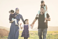 সন্তানদের আলাদা চোখে দেখলে কঠিন শাস্তির কথা বলেছেন রাসূল (সা.)