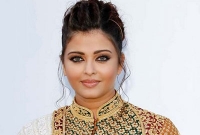 ৪৩ বছরে পা দিলেন ঐশ্বরিয়া