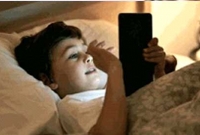 সাবধান! রাতে ঘুমের আগে বাচ্চার হাতে স্মার্টফোন নয়