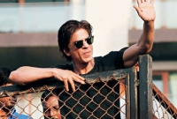 ২ মিনিটেই বাজিমাত! ডায়ালগবাজিতে শাহরুখের মুখে রণবীর