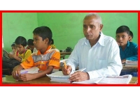 নাতনি এইচএসসিতে পড়লেও ৬০ বছরের আব্দুর রশিদ এখন ৩য় শ্রেণিতে
