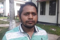 ‘এক মুসলমান হামলা করেছে, আরেক মুসলমান বাঁচাইছে’