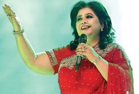 হাফসেঞ্চুরিয়ান রুনা লায়লার জন্য সম্মাননা