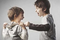 ছাত্র-ছাত্রীদের ভয়ে স্কুলে থেকে পালাল দুষ্কৃতীরা