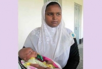 ৬ মাসের সন্তানকে সঙ্গে নিয়ে জেএসসি পরীক্ষা দিচ্ছেন মা