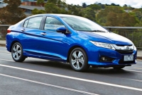 কন্যা জন্ম দেয়ায় পুত্রবধূকে গাড়ি উপহার দিল শাশুড়ি