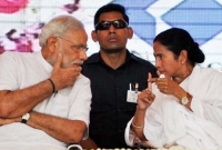 জনসভায় মোদি, তখনই মোদিকে নজিরবিহীন আক্রমণ মমতার