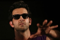 অন্ধকারে থেকেই হৃতিক অন্ধ!