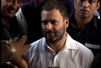 ব্যাংকের লাইনে রাহুল , আক্রমণ করলেন মোদীকে