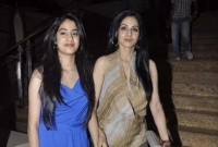 তদন্তে নতুন সত্য! মৃত্যুর আগে টানা ১০ ঘণ্টা ছবি আঁকছিলেন শ্রীদেবী, কী ছিল?