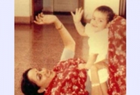 এই শিশুটি এখন এক বিখ্যাত অভিনেত্রী, চিনতে পারছেন?