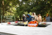 জন্মদিনে নুহাশ পল্লীতে হ‌ুমায়ূনের স্বজনরা