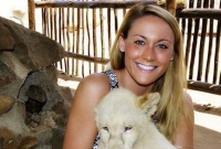 অসম্ভবকে সম্ভব করে বিশ্ব রেকর্ড গড়তে চলেছেন এই তরুণী!