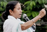 দেশের মানুষকে ভিখারি করে ছেড়েছে কেন্দ্রীয় সরকার: মমতা দেশের মানুষকে ভিখারি করে ছেড়েছে কেন্দ্রীয় সরকার: মমতা