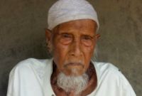 অবশেষে নীলফামারীর জেলা প্রশাসকের হস্তক্ষেপে বয়স্ক ভাতার কার্ড পেলেন সেই বৃদ্ধ!