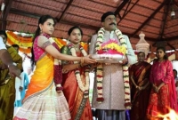 নেতার মেয়ের বিয়েতে অতিথি আপ্যায়ণে নামী-দামি মডেলরা!