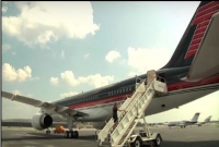 জানেন ট্রাম্পের ব্যক্তিগত বিমানের ভেতর কত সুন্দর?