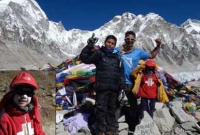 এভারেস্টের বেস ক্যাম্পে পৌঁছে চমক দেখালেন ৬ বছরের ছেলে