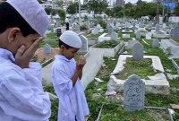 রাসূল (সা.) কবর জিয়ারতের সময় এই দোয়াটি পড়ার আদেশ দিয়েছেন