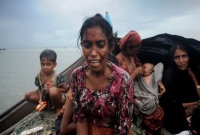 প্রাণভয়ে ভীত শতাধিক মুসলিম রোহিঙ্গা নারী-শিশুকে ‘পুশব্যাক’