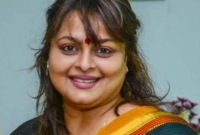 নয়ের দশকের এই নায়িকাকে চিনতে পারছেন?