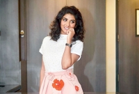 মিস্ত্রিদের মজুরি দিতে টাকা ধার নিয়েছেন পর্নো মিত্র!