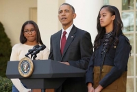 নিজের দুই কন্যাকে যেভাবে ট্রাম্পের বিজয় ব্যাখ্যা করেছিলেন ওবামা