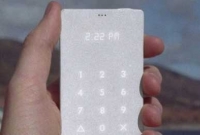 স্মার্টফোনে আসক্তি কমাতে বাজারে আসছে অ্যান্টি-স্মার্টফোন