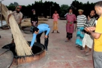 রতনের সন্ধান দিল পাটখড়ির ছাই