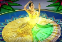 ১৪ কেজি সোনার লেহেঙ্গা পরে নাচবেন এই অভিনেত্রী!