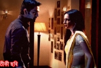 প্রতারণা করায় জনসম্মুখে প্রেমিককে বেধড়ক পেটালেন প্রেমিকা