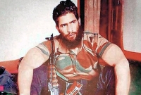 কাশ্মীরের প্রতিটি গলিতে পুলিশের লাশ পড়ে থাকবে, ভারতীয় সেনাদের কড়া হুমকি নতুন হিজবুল কমান্ডারের