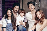 ভাইরাল হলো কিং খানের পারিবারিক ছবি