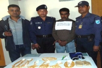 বাসযাত্রীর মোজার ভেতরে ৫৯ ভরি স্বর্ণ