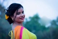 কে বুকে ওড়না দিল, না দিল তাতে আপনাদের কী : শবনম