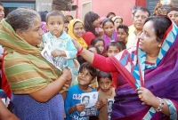 ‘মাটির রাস্তায় স্বর্ণের ছোয়া আইভী তুমি লক্ষ্মী সোনা’